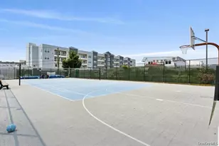 100 Baker Ct, Island Park, NY 11558 - Photo 9