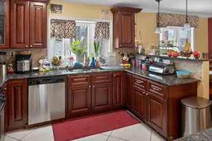 815 Iris Pl, West Hempstead, NY 11552 - Photo 7