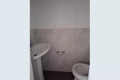 16718 Hillside Avenue #2nd floor, Jamaica, NY 11432 - Photo 11