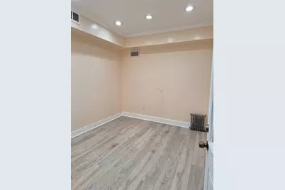 16718 Hillside Avenue #2nd floor, Jamaica, NY 11432 - Photo 7