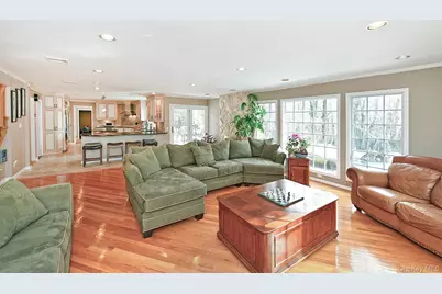 17 Susan Lane, Dix Hills, NY 11746 - Photo 13