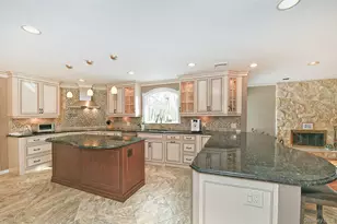 17 Susan Ln, Dix Hills, NY 11746 - Photo 5