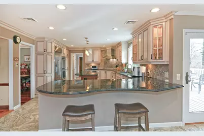 17 Susan Lane, Dix Hills, NY 11746 - Photo 7