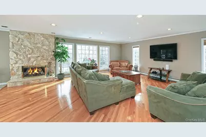 17 Susan Lane, Dix Hills, NY 11746 - Photo 11