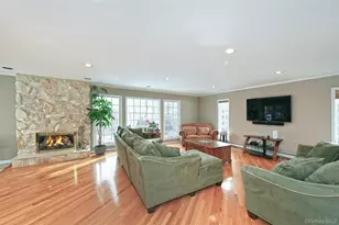 17 Susan Ln, Dix Hills, NY 11746 - Photo 11