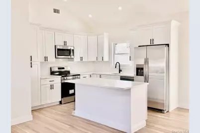 10 Amarr Drive, Shirley, NY 11967 - Photo 7