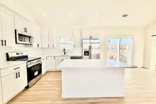 10 Amarr Dr, Shirley, NY 11967 - Photo 9