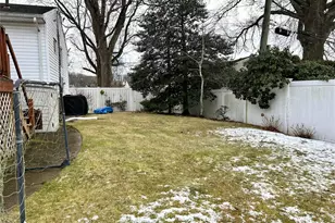 10 Whitlock St, Plainview, NY 11803 - Photo 21