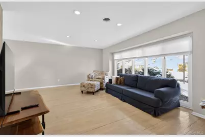 10 Whitlock Street, Plainview, NY 11803 - Photo 3