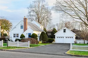 64 Smith St, Greenlawn, NY 11740 - Photo 3