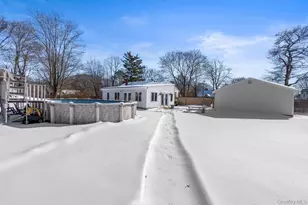 105 Greenport Ave, Medford, NY 11763 - Photo 21