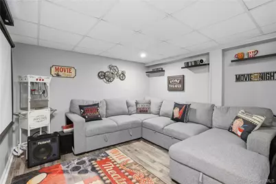 215 Monroe Street, Franklin Square, NY 11010 - Photo 17