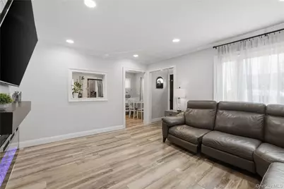 215 Monroe Street, Franklin Square, NY 11010 - Photo 5