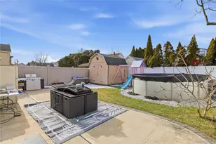 215 Monroe St, Franklin Square, NY 11010 - Photo 21