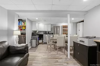 215 Monroe Street, Franklin Square, NY 11010 - Photo 19