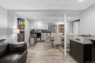 215 Monroe St, Franklin Square, NY 11010 - Photo 19