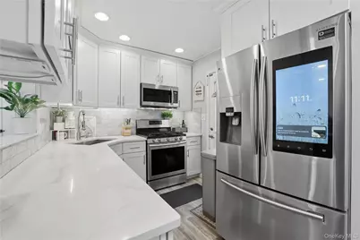 215 Monroe Street, Franklin Square, NY 11010 - Photo 7