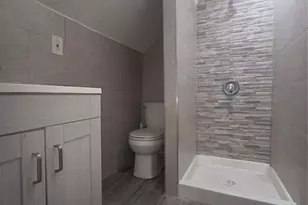 105-32 192nd St, Saint Albans, NY 11412 - Photo 11