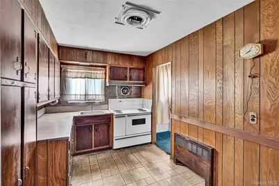 94 Joan Court, Elmont, NY 11003 - Photo 17