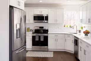 10 Silver Ct, Ridge, NY 11961 - Photo 3