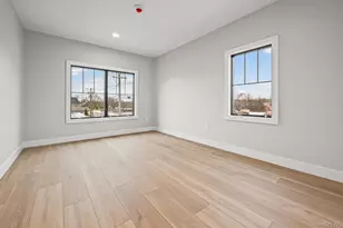 80 Division St, Patchogue, NY 11772 - Photo 9