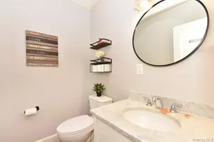 62 Hudson Rd, Floral Park, NY 11001 - Photo 17