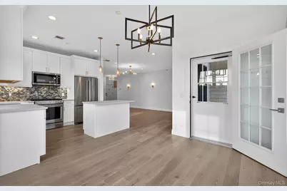 28301 Spruce Pond Circle, Plainview, NY 11803 - Photo 19