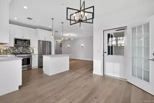 28301 Spruce Pond Cir, Plainview, NY 11803 - Photo 19