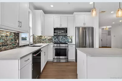 28301 Spruce Pond Circle, Plainview, NY 11803 - Photo 9