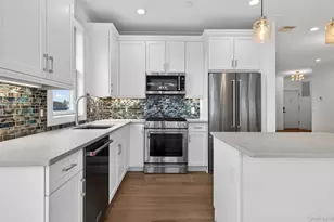 28301 Spruce Pond Cir, Plainview, NY 11803 - Photo 9