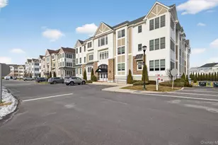 28301 Spruce Pond Cir, Plainview, NY 11803 - Photo 3