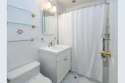 1 Toms Point Lane #6 i, Port Washington, NY 11050 - Photo 15