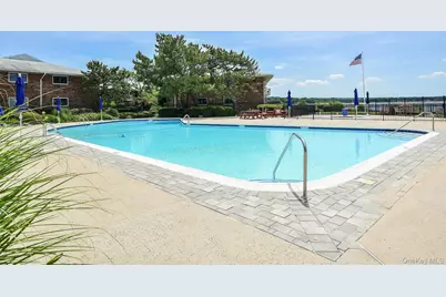 1 Toms Point Lane #6 i, Port Washington, NY 11050 - Photo 17