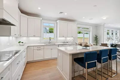 48 Plainview Road, Woodbury, NY 11797 - Photo 19