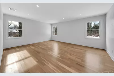 4 Northwood Court, Woodbury, NY 11797 - Photo 19