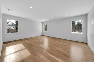 4 Northwood Ct, Woodbury, NY 11797 - Photo 19