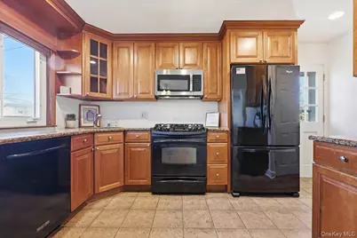 2337 Sycamore Avenue, Wantagh, NY 11793 - Photo 11