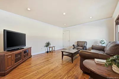 2337 Sycamore Avenue, Wantagh, NY 11793 - Photo 7