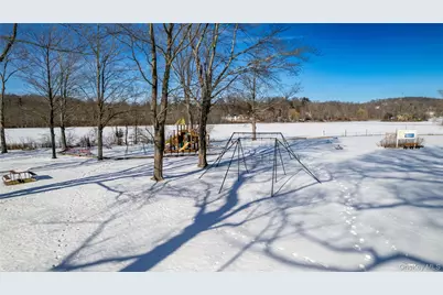 1690 Amazon Road, Mohegan Lake, NY 10547 - Photo 15