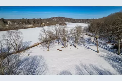 1690 Amazon Road, Mohegan Lake, NY 10547 - Photo 9