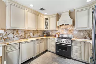 1 Windsor Ct, Amityville, NY 11701 - Photo 11