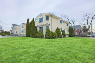 74 Bedford Ave, New Hyde Park, NY 11040 - Photo 25