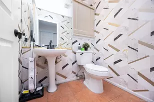 74 Bedford Ave, New Hyde Park, NY 11040 - Photo 19