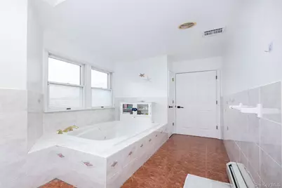 74 Bedford Avenue, New Hyde Park, NY 11040 - Photo 17