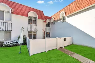 754 Blue Ridge Dr, Medford, NY 11763 - Photo 3