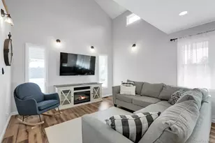 37 Weichers Ave, Ronkonkoma, NY 11779 - Photo 5