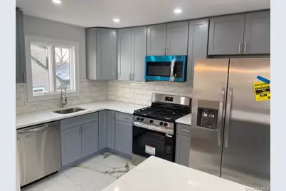 275 Beachview Street, Copiague, NY 11726 - Photo 11