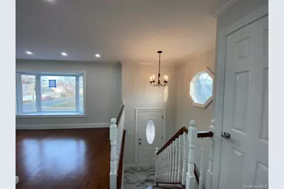 275 Beachview Street, Copiague, NY 11726 - Photo 21