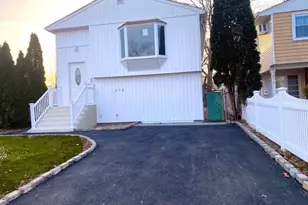 275 Beachview St, Copiague, NY 11726 - Photo 29