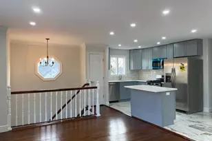 275 Beachview St, Copiague, NY 11726 - Photo 9